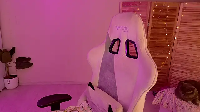 Miss Mia Murr online show from 12.14.25