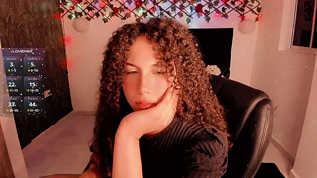 Snapshot of Lilith_Miller21 chatting on 09.26.25 Lilith Miller21 online show from 09.26.25