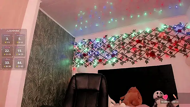 Snapshot of Lilith_Miller21 chatting on 09.28.25 Lilith Miller21 online show from 09.28.25