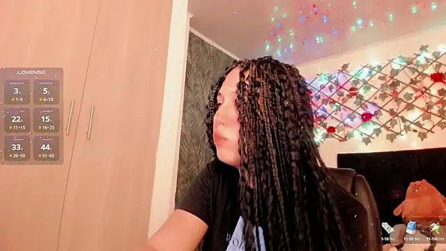 Snapshot of Lilith_Miller21 chatting on 10.10.25 Lilith Miller21 online show from 10.10.25