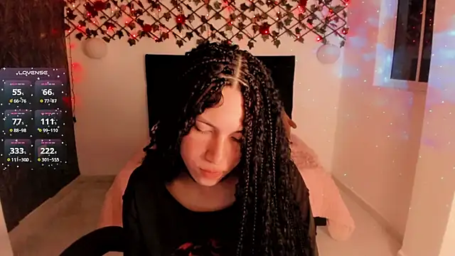 Snapshot of Lilith_Miller21 chatting on 10.12.25 Lilith Miller21 online show from 10.12.25