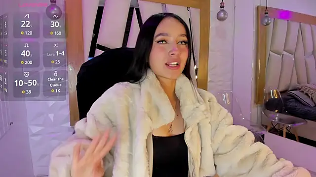 Snapshot of sophie_ws chatting on 12.30.24 sophie ws online show from 12.30.24