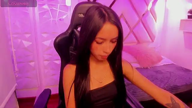 Snapshot of sophie_ws chatting on 11.25.25 sophie ws online show from 11.25.25