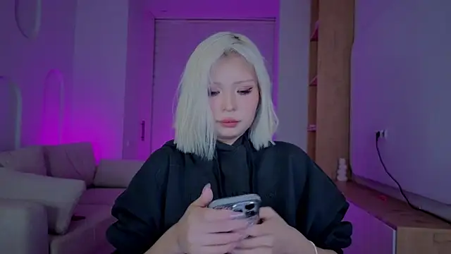 RileyMee online show from 09.30.25