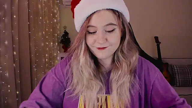 Snapshot of Diana_Flower chatting on 12.19.24 Diana Flower online show from 12.19.24