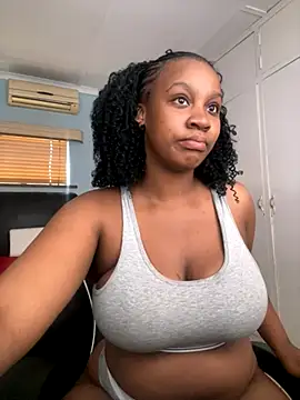 Snapshot of Candy_Love_18 chatting on 09.25.25 Candy Love 18 online show from 09.25.25