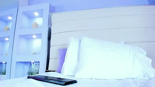 Lanna18 online show from 02.18.25