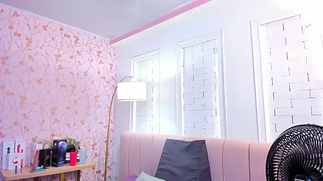 Snapshot of amber-hill chatting on 09.16.25 amber-hill online show from 09.16.25