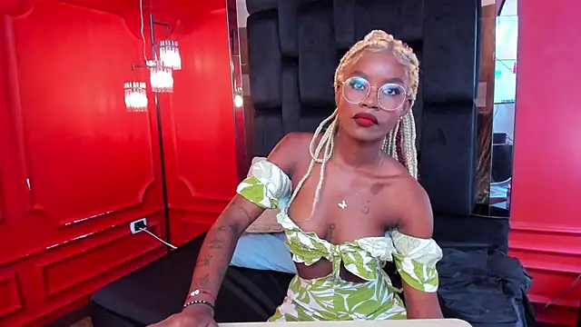 Snapshot of amber-hill chatting on 09.26.25 amber-hill online show from 09.26.25