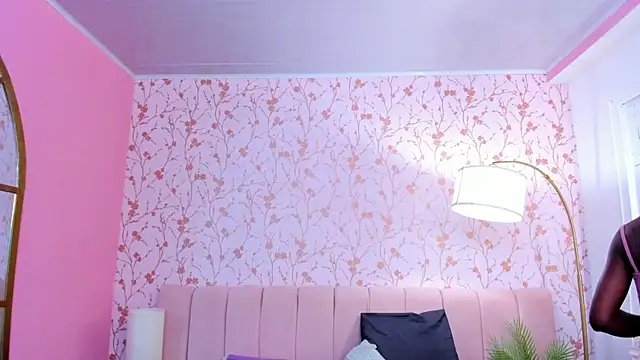 Snapshot of amber-hill chatting on 10.06.25 amber-hill online show from 10.06.25