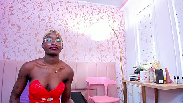 Snapshot of amber-hill chatting on 10.18.25 amber-hill online show from 10.18.25