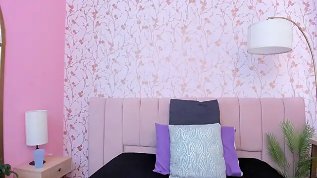 Snapshot of amber-hill chatting on 10.27.25 amber-hill online show from 10.27.25