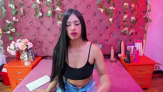 Mariana Prin online show from 10.17.25