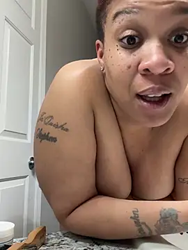 Snapshot of SexyHoneyRedd chatting on 01.04.25 SexyHoneyRedd online show from 01.04.25