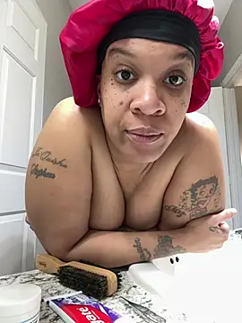 Snapshot of SexyHoneyRedd chatting on 01.13.25 SexyHoneyRedd online show from 01.13.25