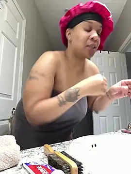Snapshot of SexyHoneyRedd chatting on 01.17.25 SexyHoneyRedd online show from 01.17.25