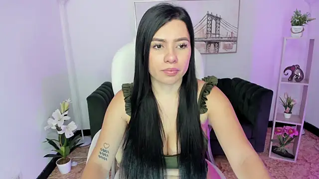 naomii campbell  online show from 12.10.24