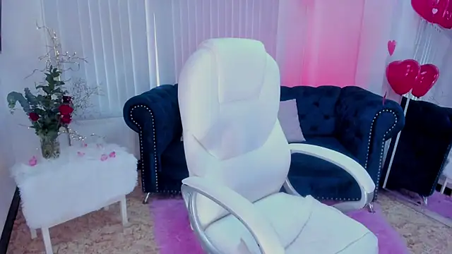 naomii campbell  online show from 02.14.25