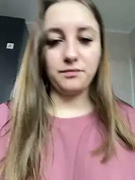 Strawberryyyyik online show from 12.09.24