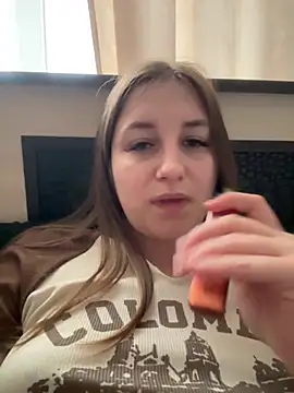 Strawberryyyyik online show from 12.31.24