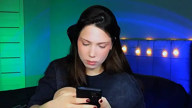 Stacy Gonzales  online show from 12.10.24