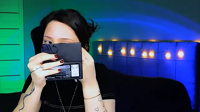 Stacy Gonzales  online show from 12.12.24