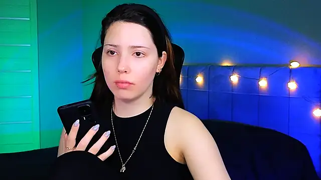 Stacy Gonzales  online show from 02.21.25