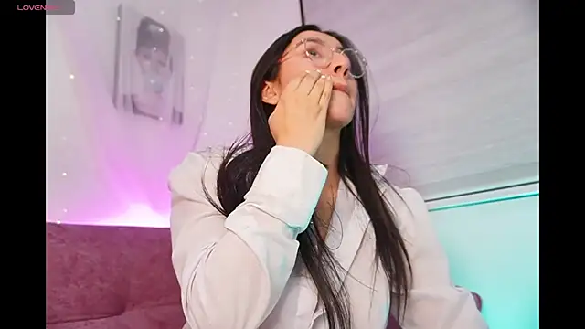 Snapshot of leila_petitee_ chatting on 09.29.25 leila petitee  online show from 09.29.25