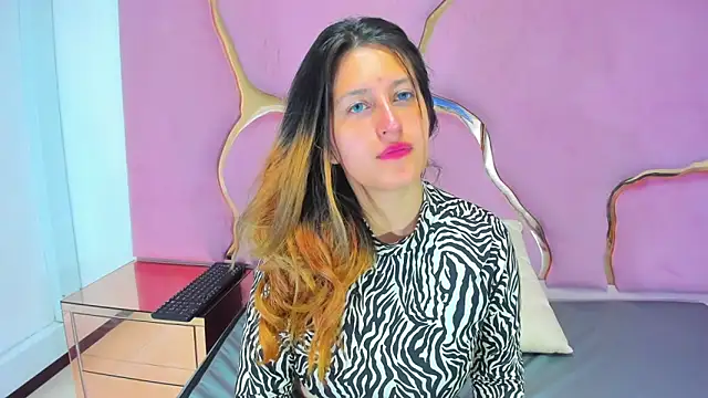 GiaRoussel online show from 01.02.25