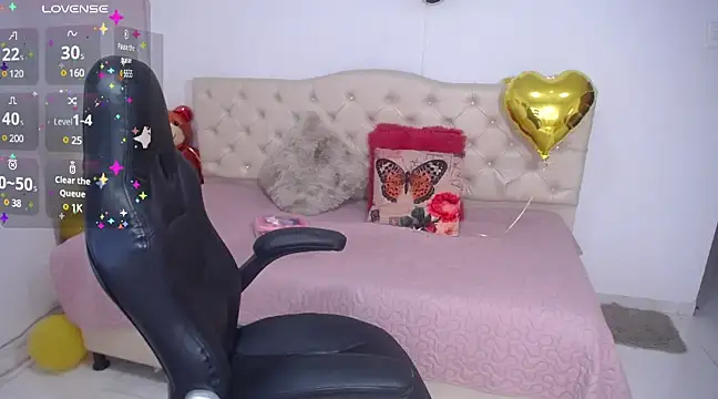 Snapshot of cristal_horny19 chatting on 03.10.25 cristal horny19 online show from 03.10.25