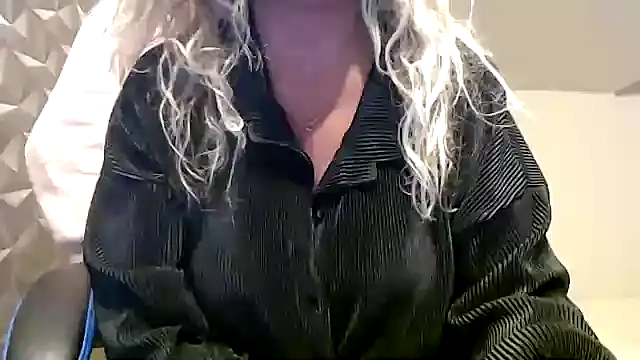 JenniLowen online show from 10.23.25