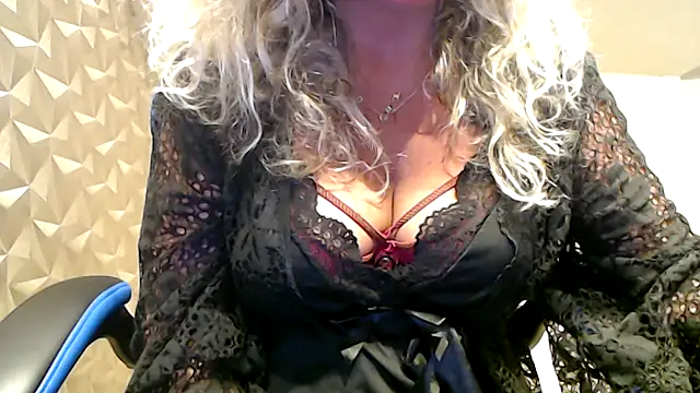 JenniLowen online show from 10.28.25