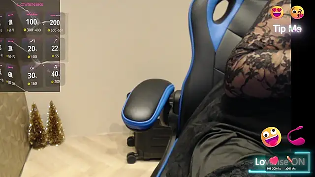 Snapshot of JenniLowen chatting on 02.03.26 JenniLowen online show from 02.03.26