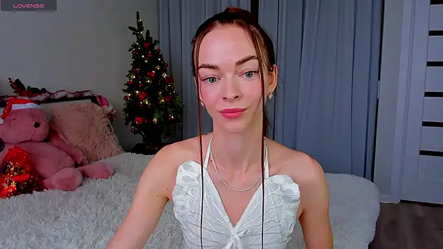 Snapshot of Undertheskin chatting on 12.27.24 Undertheskin online show from 12.27.24