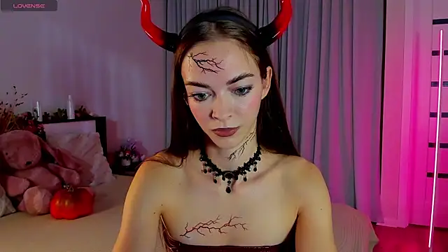 Undertheskin online show from 10.31.25