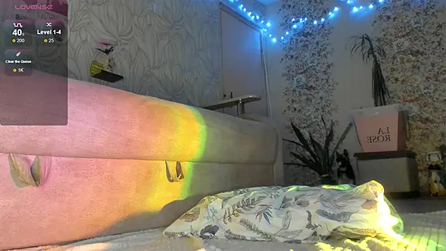 Snapshot of Yay_Nicky chatting on 02.08.25 Yay Nicky online show from 02.08.25