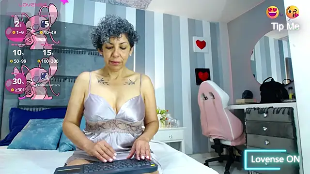 Snapshot of Julianewell chatting on 01.20.25 Julianewell online show from 01.20.25
