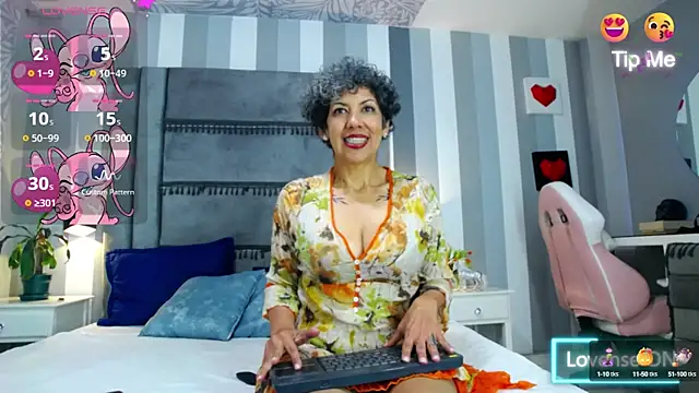 Snapshot of Julianewell chatting on 01.23.25 Julianewell online show from 01.23.25