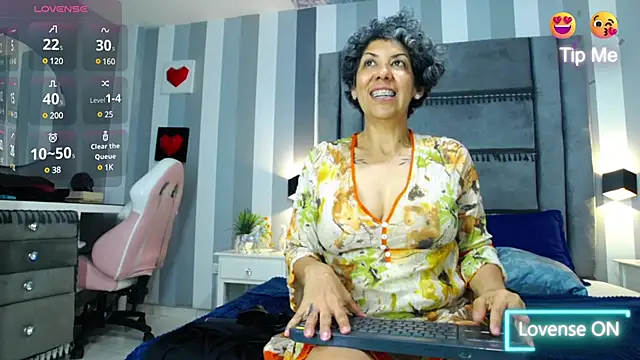 Snapshot of Julianewell chatting on 02.06.25 Julianewell online show from 02.06.25