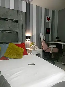 Julianewell online show from 11.11.25