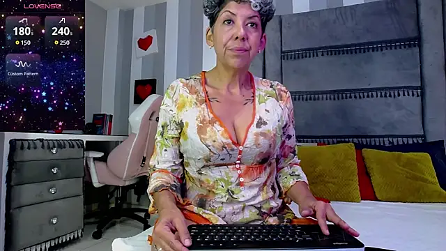 Julianewell online show from 06.29.26
