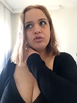 cansuozell online show from 10.02.25