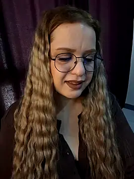 cansuozell online show from 10.15.25