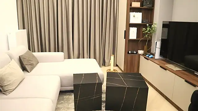 IrisNoire online show from 09.17.25