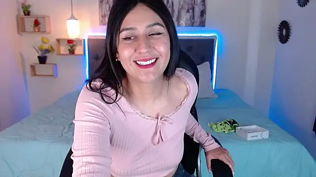 Snapshot of mia_aira chatting on 01.26.25 mia aira online show from 01.26.25