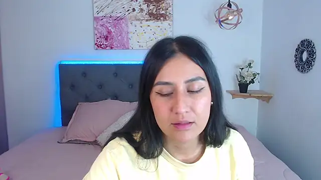 Snapshot of mia_aira chatting on 02.11.25 mia aira online show from 02.11.25