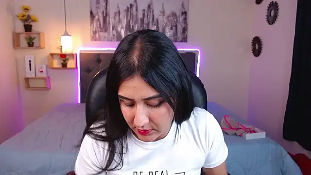 Snapshot of mia_aira chatting on 02.17.25 mia aira online show from 02.17.25