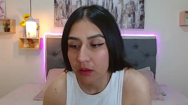 Snapshot of mia_aira chatting on 09.10.25 mia aira online show from 09.10.25