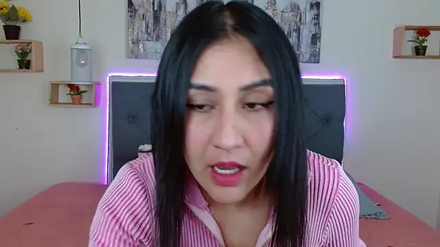 mia aira online show from 11.15.25