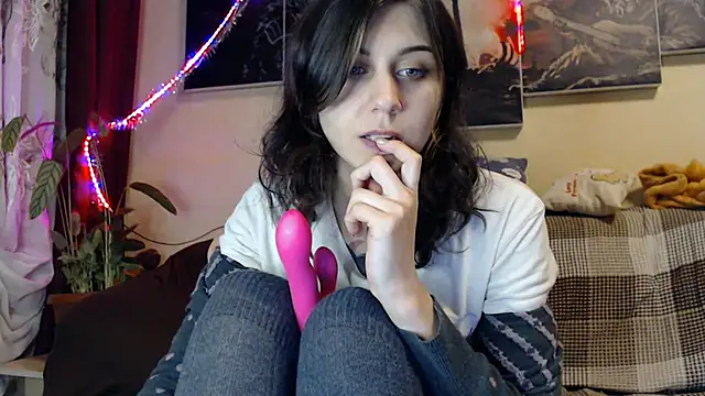 Snapshot of BroadFantasy chatting on 02.10.25 BroadFantasy online show from 02.10.25